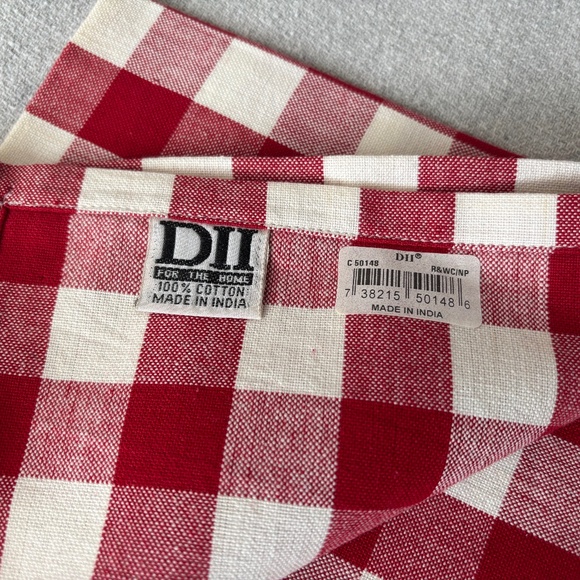NWT "DII for the Home" Classic Red Gingham Napkins 100% Cotton Set of 4 - Picture 3 of 3